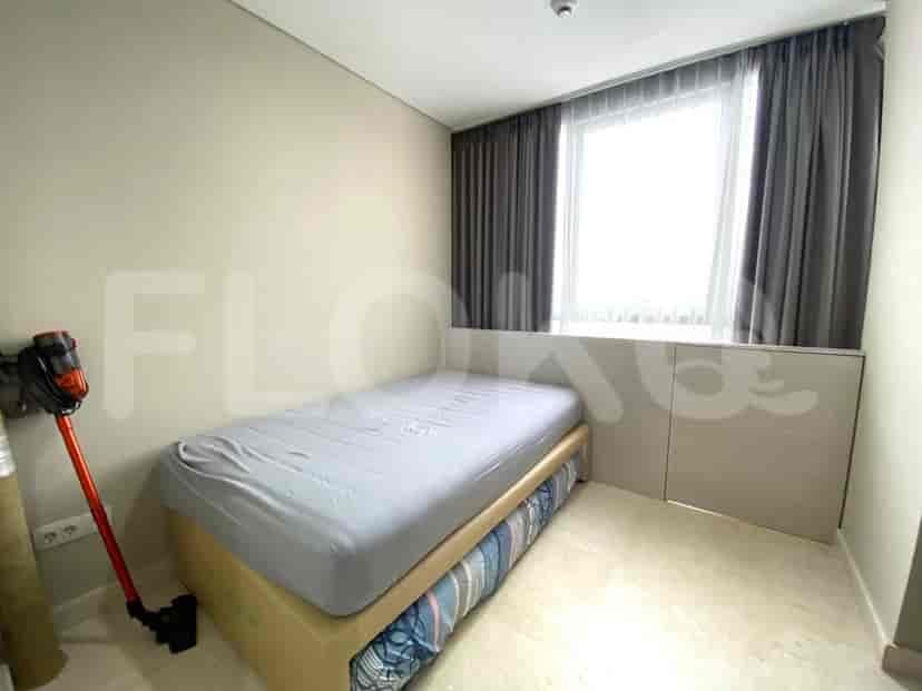 Bedroom with a single bed, and a vacuum cleaner.