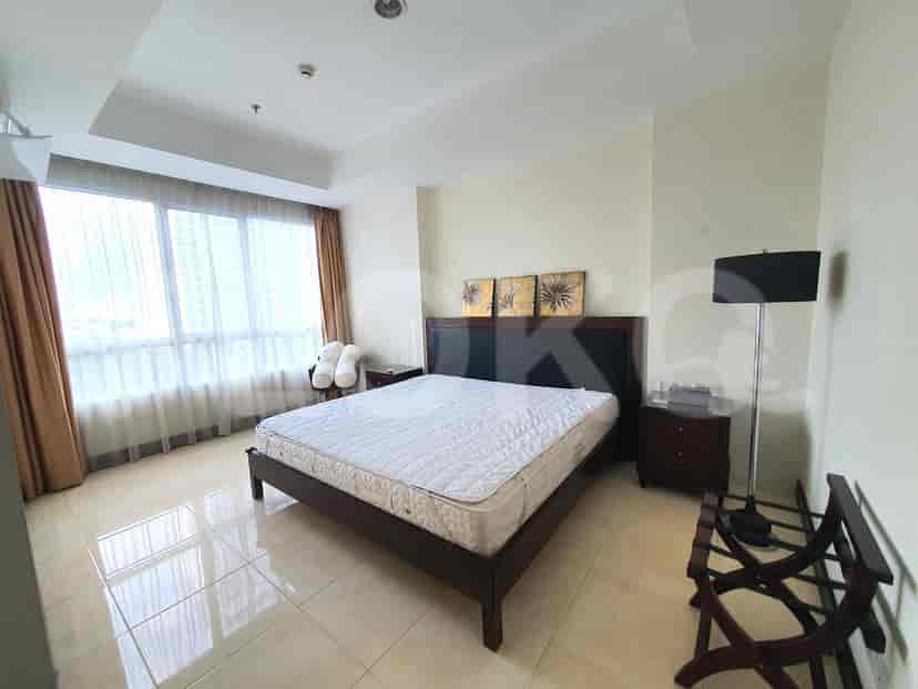 Bedroom with a bed and nightstands.