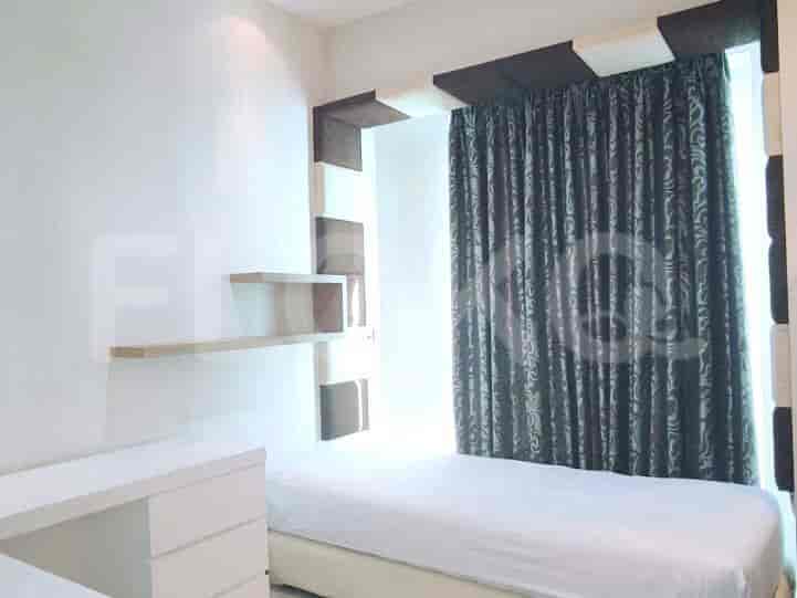 Bedroom with a single bed, shelves, and curtains.