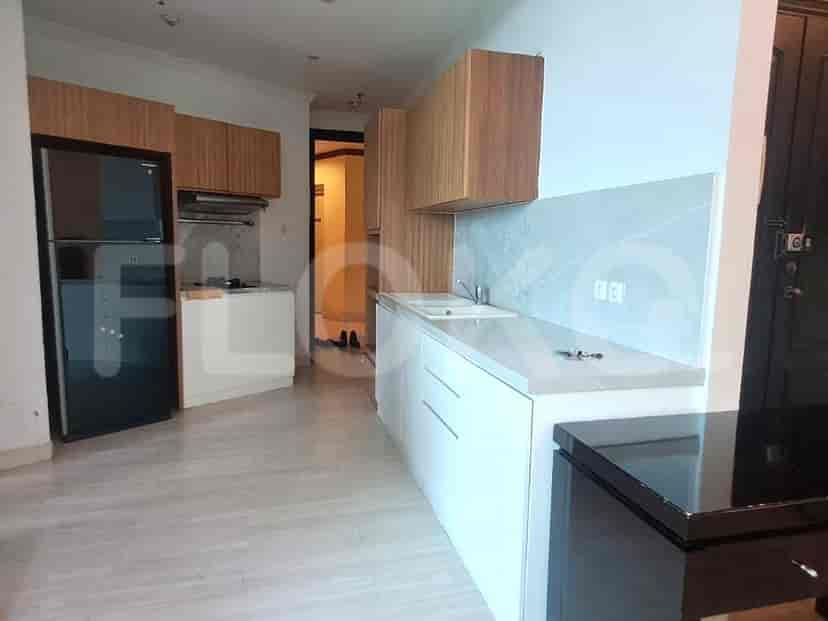 A modern kitchen with cabinets, and appliances.