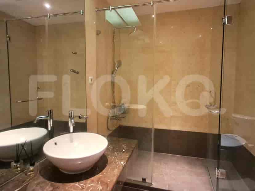 Bathroom with a shower, sink and toilet.