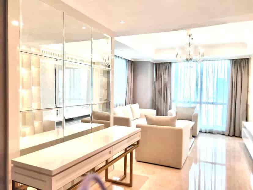 Living room featuring a large mirrored wall.