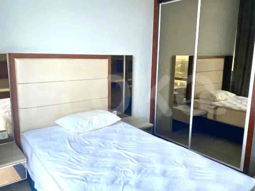 Bedroom with a single bed, a mirror, and a window.