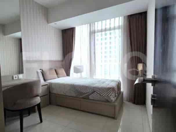 Cozy bedroom featuring a single bed with side tables and a desk.
