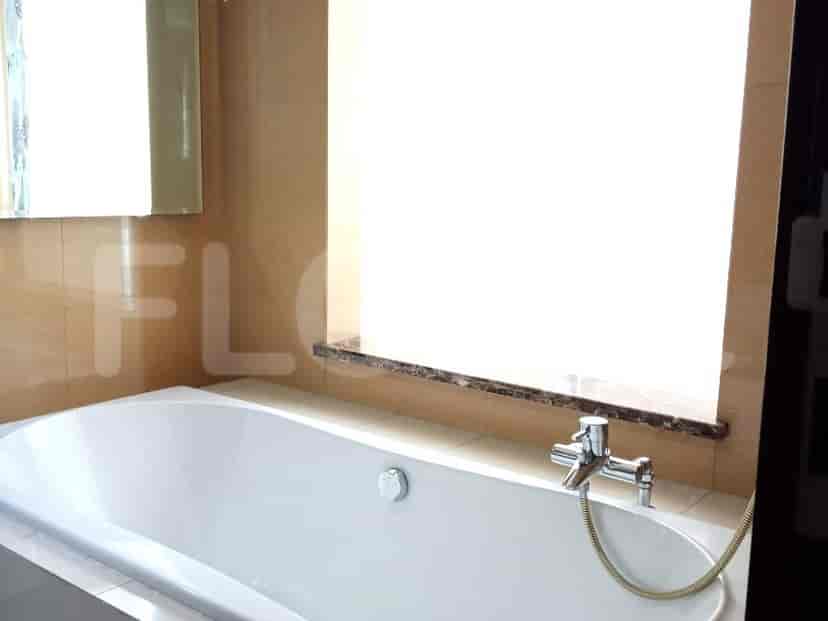 Bathroom with a bathtub.