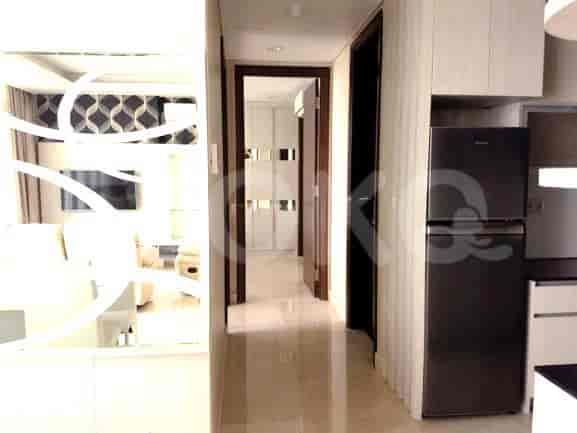 Lorong dengan akses ke beberapa ruangan dan dapur.