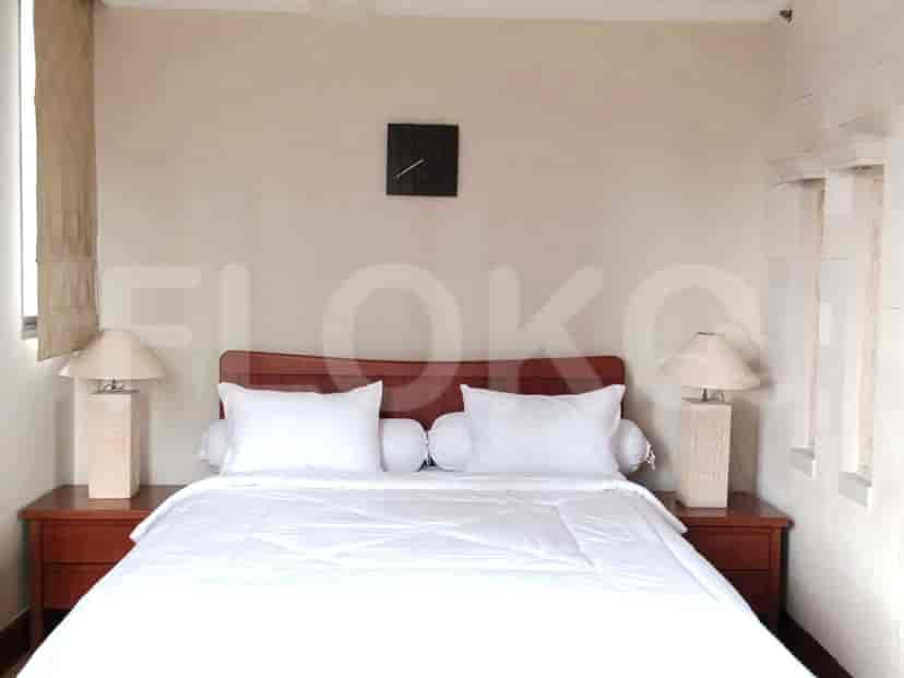 Bedroom with a double bed, nightstands, and lamps.