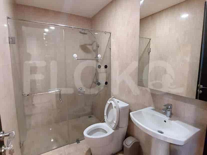 Modern bathroom with a glass shower enclosure and a white toilet.
