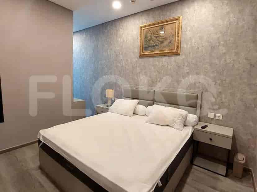 Bedroom featuring a queen-sized bed with a picture above it.