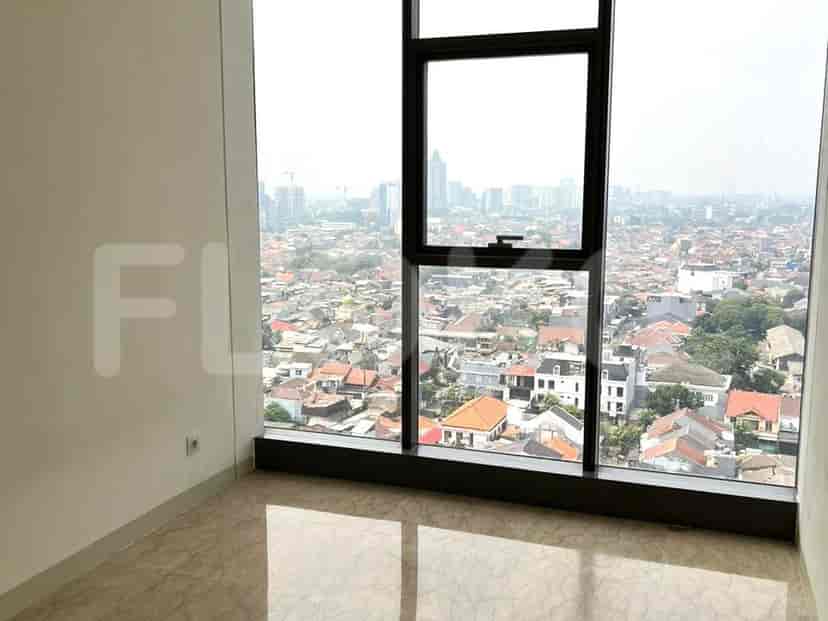 A room with a large window and a view of the city.