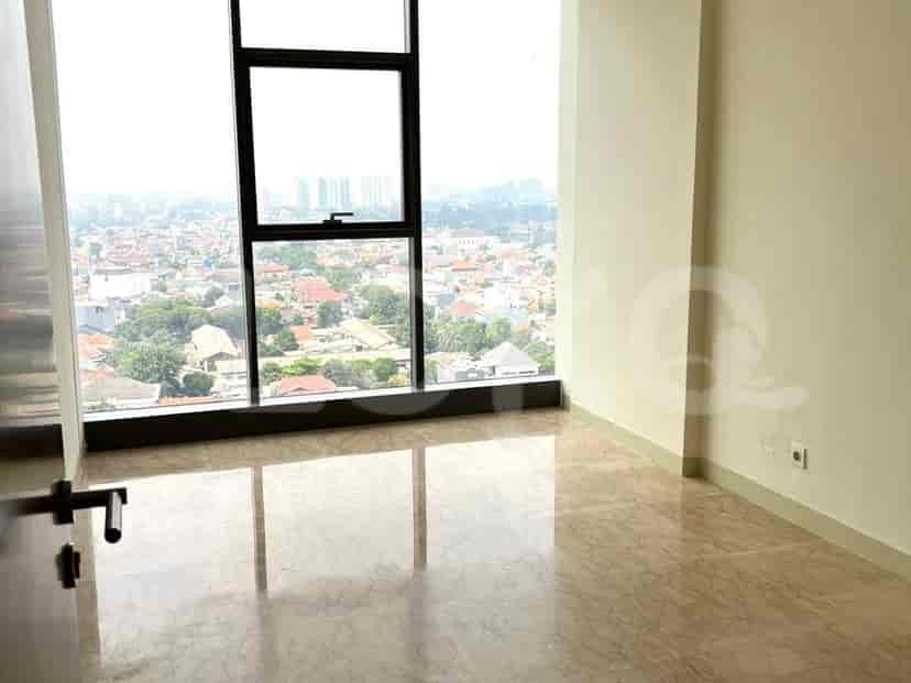 A room with a large window and a view of the city.