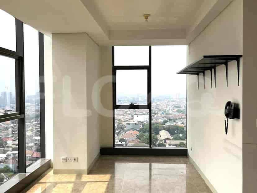 A room with a large window and a view of the city.