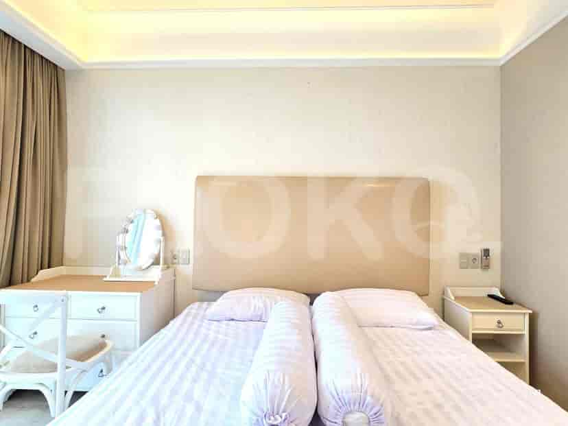 A comfortable bedroom with a double bed and a dressing table.