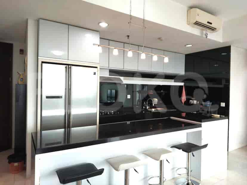 Modern kitchen with stainless steel appliances and breakfast bar.