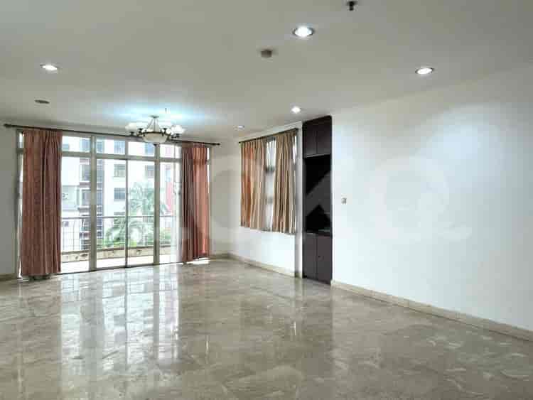 Tipe 3 Kamar Tidur di Lantai Menengah untuk disewakan di Emerald Residence Apartemen - fbi955 1
