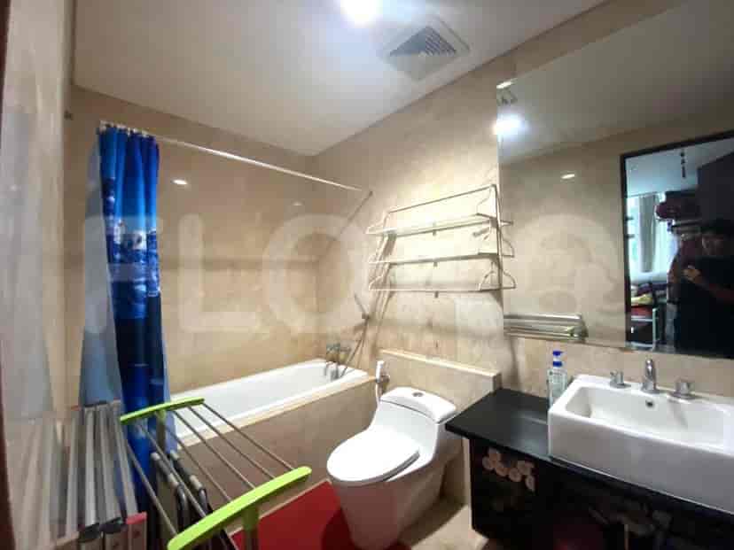 A bathroom with a bathtub, toilet, and sink.