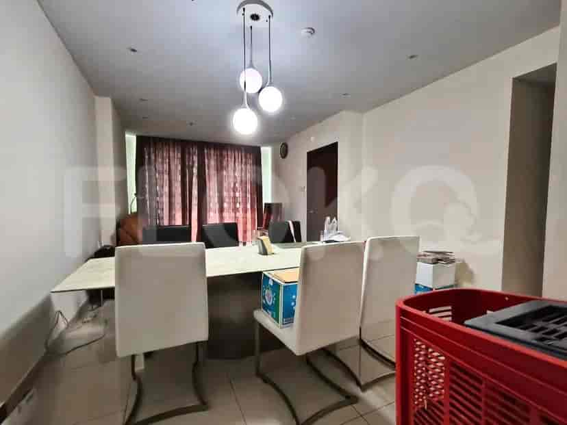 Dining room with a large dining table and multiple chairs.
