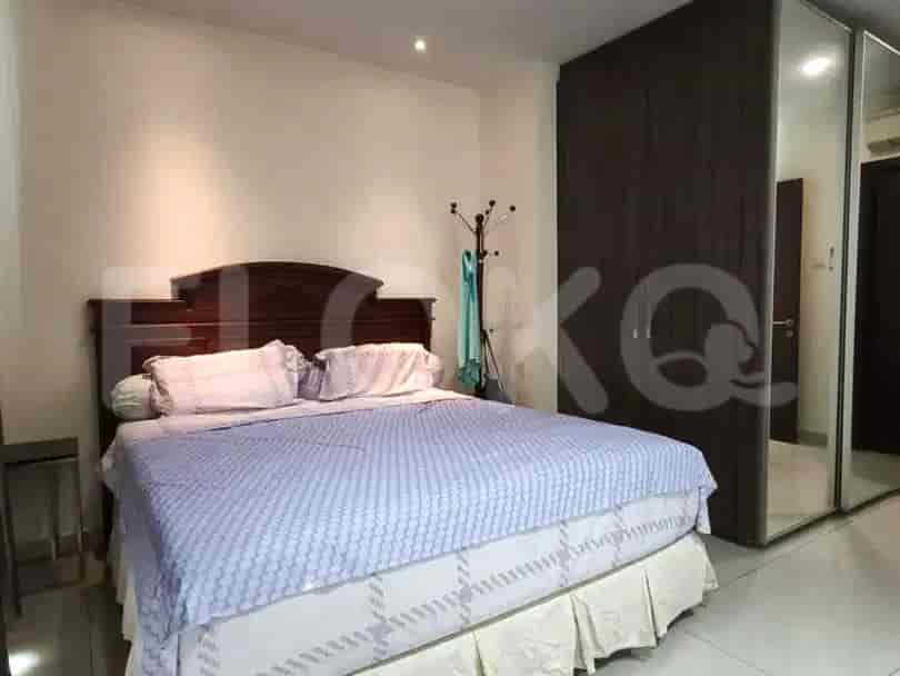 Bedroom with a bed, wardrobe, and dressing stand.