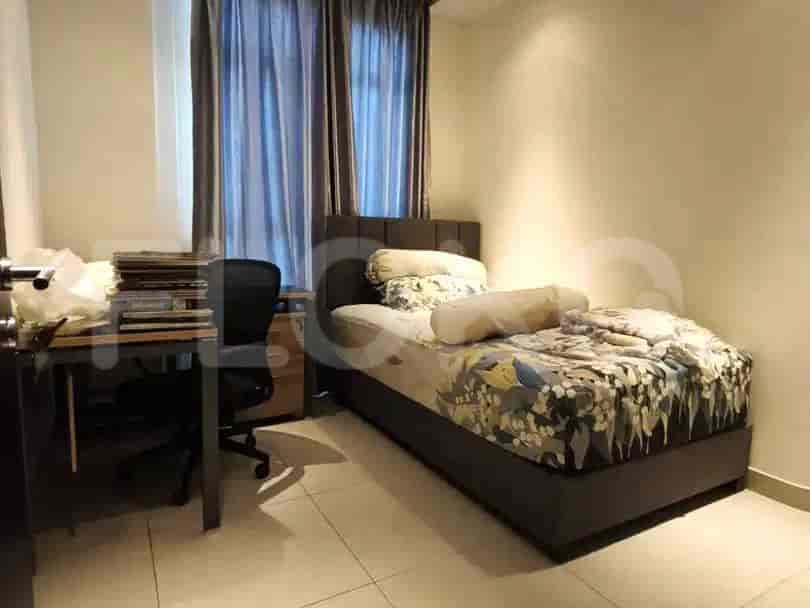 Small bedroom with bed and desk.