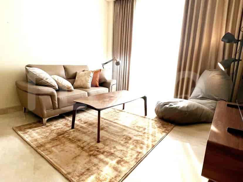 Living room featuring a sofa, coffee table, bean bag, and rug.