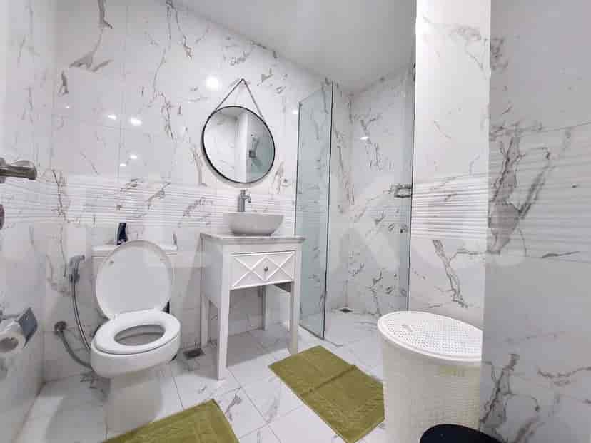 Bathroom with a toilet, sink, and shower.