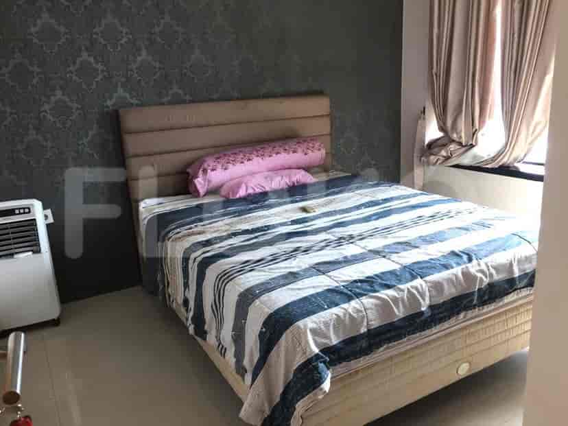 Bedroom with a double bed and a side table.
