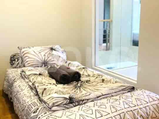 Bedroom with single bed and floral bedding