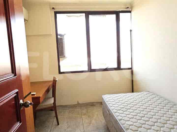 Tipe 3 Kamar Tidur di Lantai Menengah untuk disewakan di Simprug Indah - fsie05 3