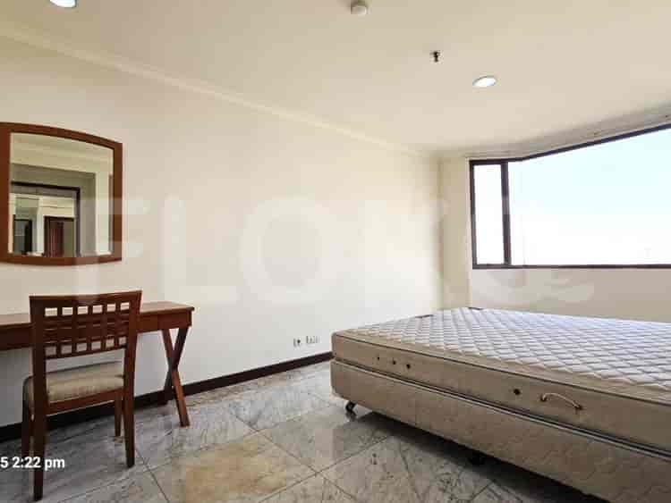 Tipe 3 Kamar Tidur di Lantai Menengah untuk disewakan di Simprug Indah - fsie05 2