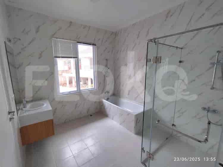 Disewakan Rumah 3 BR, Luas 224 m2 di Jl Dukuh Patra IV No 68, Kuningan - RHA5a2 5