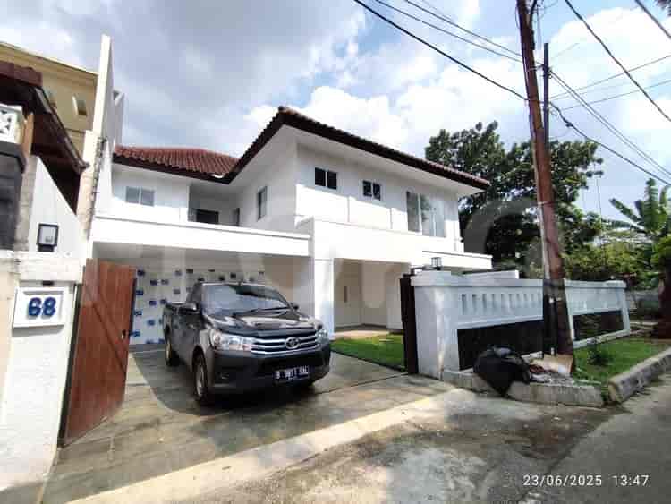 Disewakan Rumah 3 BR, Luas 224 m2 di Jl Dukuh Patra IV No 68, Kuningan - RHA5a2 1