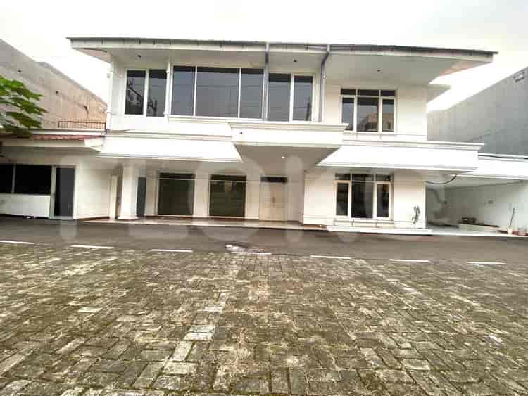 Disewakan Rumah 10 BR, Luas 900 m2 di Kebayoran Baru, Blok M - RHA971 1