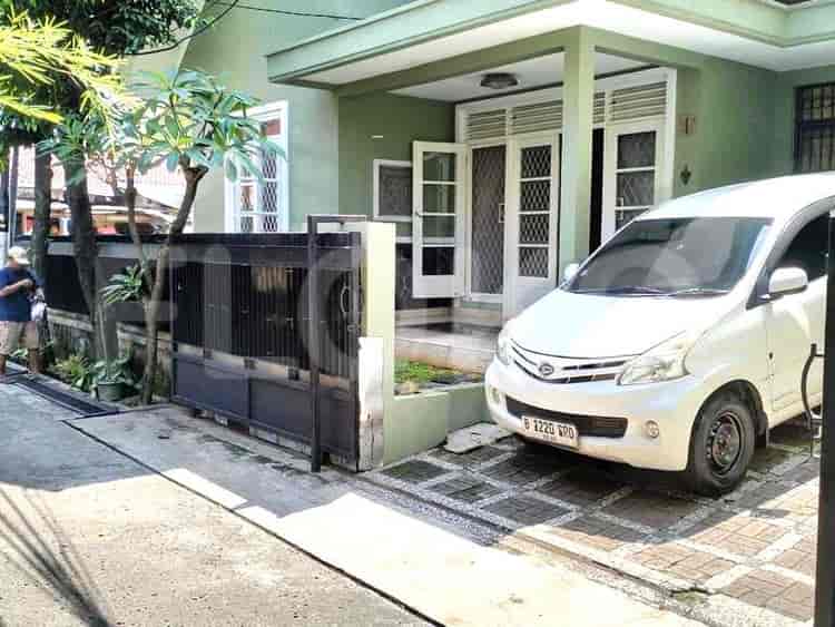 Disewakan Rumah 3 BR, Luas 330 m2 di Pulo Raya VII No 1, Gandaria - RHAaf5 1