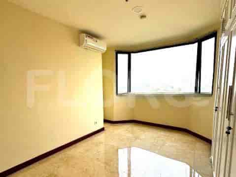 Tipe 3 Kamar Tidur di Lantai Rendah untuk disewakan di Simprug Indah - fsi321 3