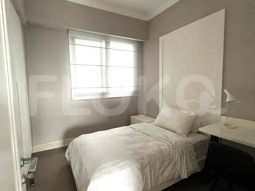 Bedroom with a single bed, desk, and a window with a roller blind.