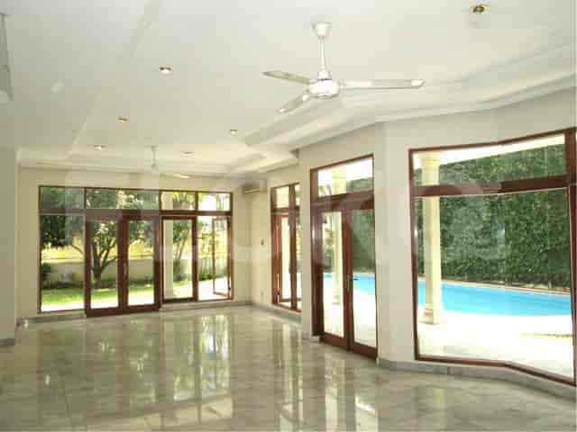 Disewakan Rumah 5 BR, Luas 425 m2 di Complex Jervois Park, Pasar Minggu - RHA402 2