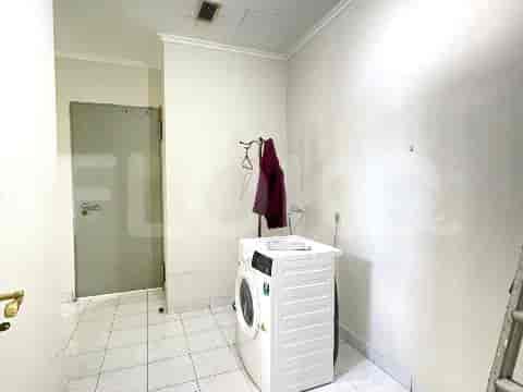 3 Bedroom on Low Floor for Rent in Simprug Terrace Apartemen - fte252 5