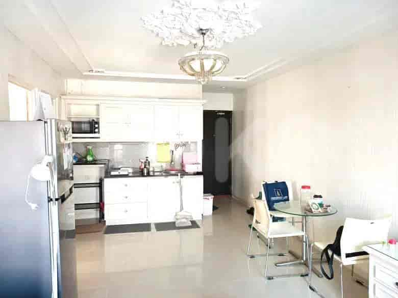Area dapur dan ruang makan.