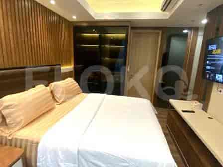 Modern bedroom with a bed, wardrobe, and a wall-mounted TV.