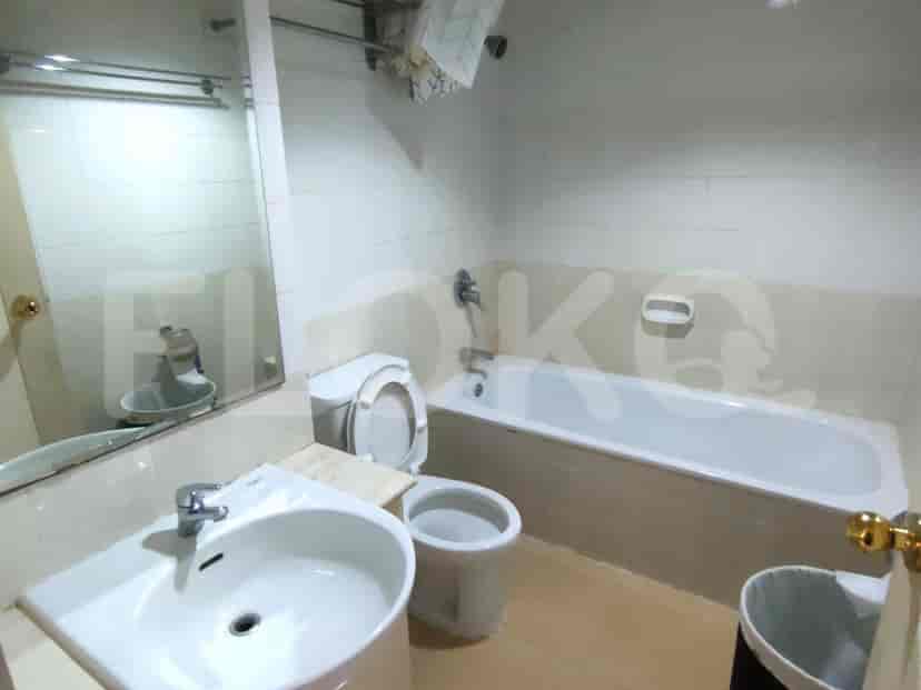 A bathroom with a sink, toilet, and bathtub.
