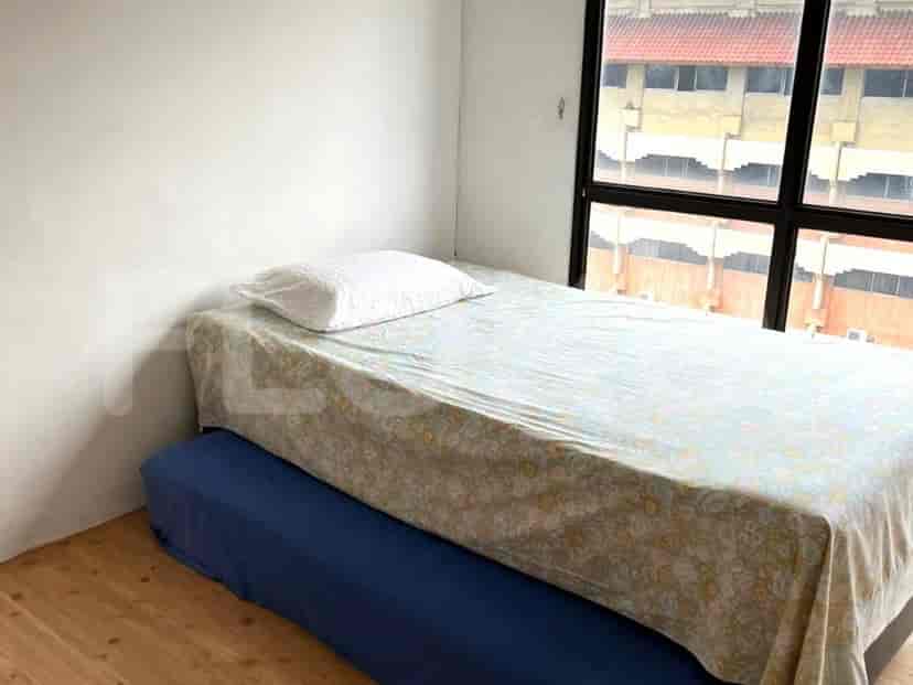 A smaller sleeping area with a twin bed and an additional pull-out mattress underneath.