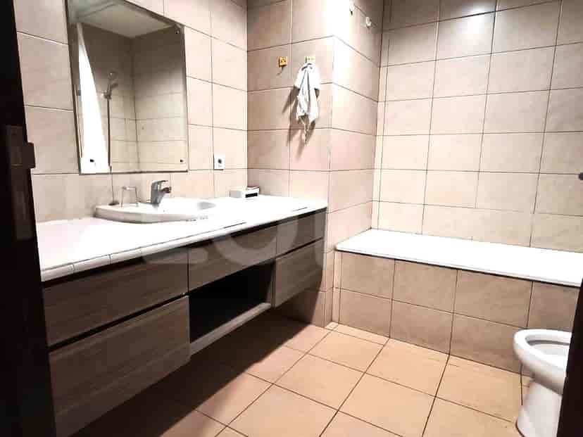 A bathroom with a vanity, sink, bathtub, and toilet.