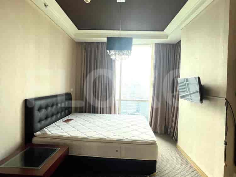Tipe 3 Kamar Tidur di Lantai Tinggi untuk disewakan di The Peak Apartemen - fsu7e2 3