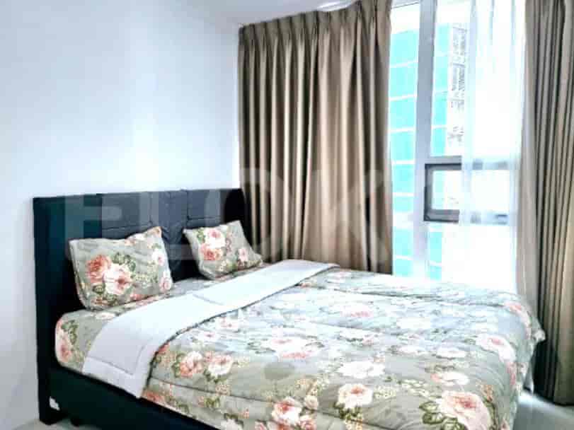A cozy bedroom featuring a queen-size bed with floral bedding.