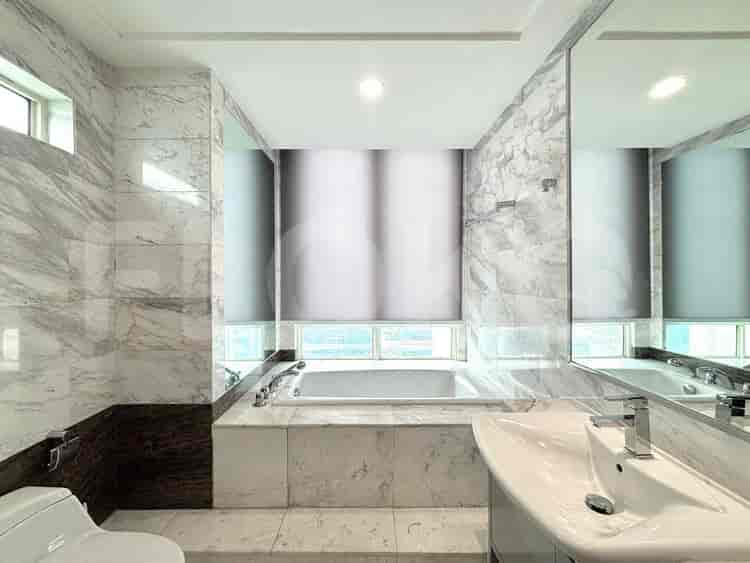 Tipe 3 Kamar Tidur di Lantai Tinggi untuk disewakan di The Peak Apartemen - fsu318 4