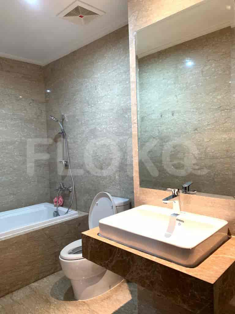 A modern bathroom with a bathtub, toilet, and sink.