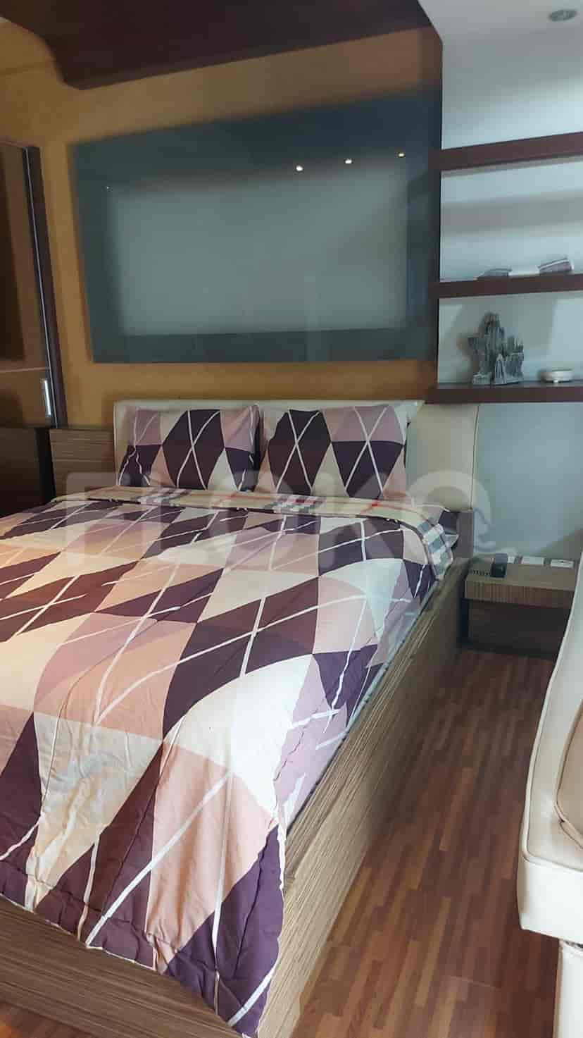 Bedroom with a double bed, built-in features, and a wall-mounted TV.