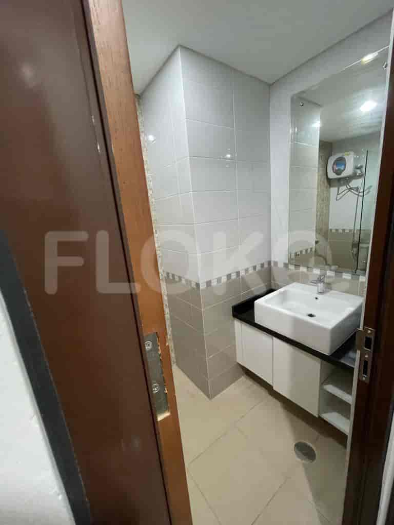 Bathroom with sink and mirror.