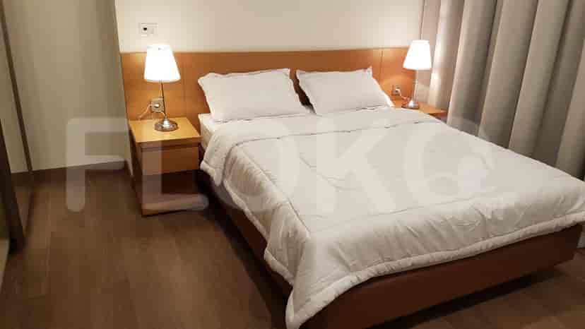 Bedroom with a bed and bedside tables.