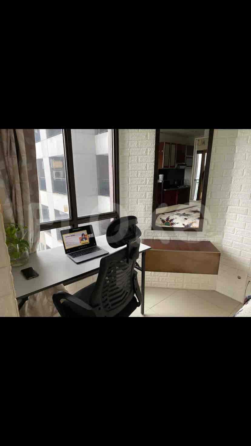 A bedroom with a bed and a mirror sliding closet.